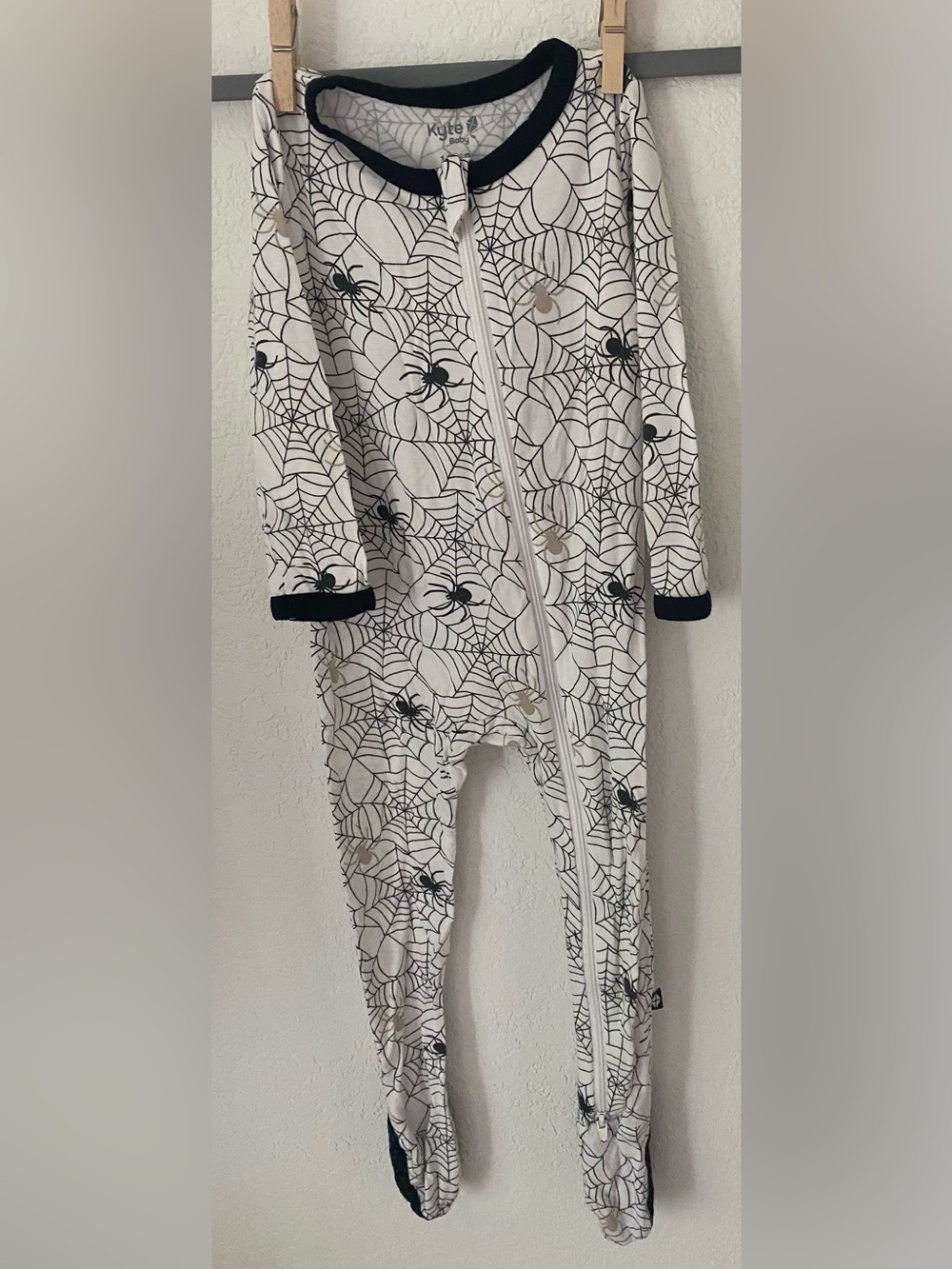 Kyte Baby Black & White Spiderweb Footed One-Piece Pajama